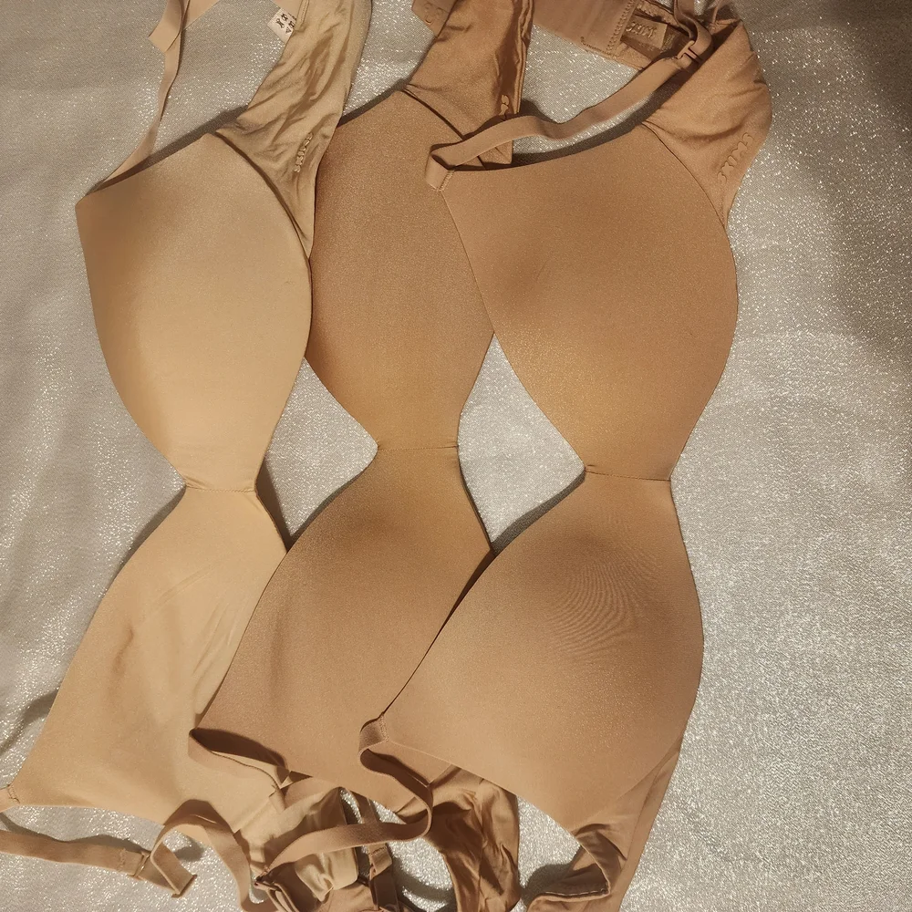 SKIMS. T-SHIRT DEMI BRA Neutral Tone Bras - Picture 7 of 8